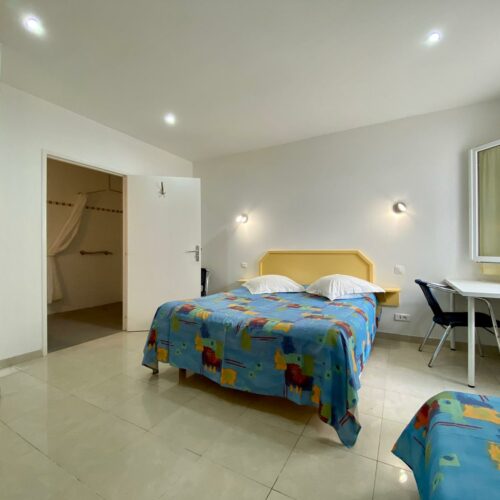 Chambre standard PMR de l'Hôtel Myriam à Vias-Plage (34)
